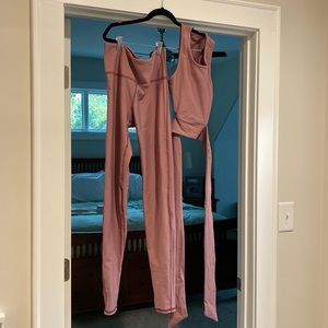 Lulu’s yoga matched set - leggings and wrapped crop top